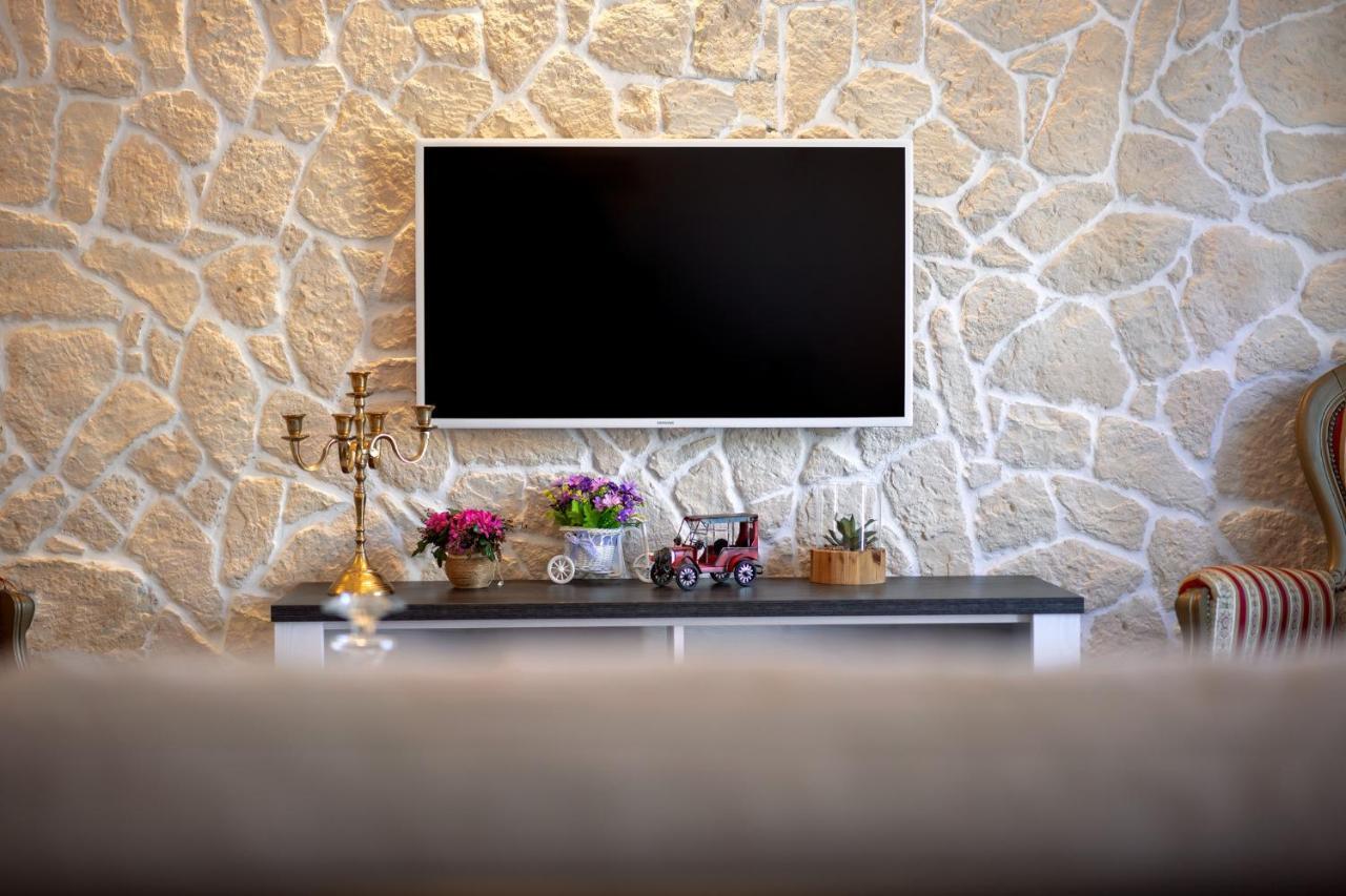 Villa Capitis In The Center- Luxury Apartment With Swimming Pool Hvar Town Exterior photo