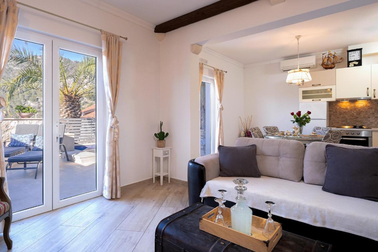 Villa Capitis In The Center- Luxury Apartment With Swimming Pool Hvar Town Exterior photo