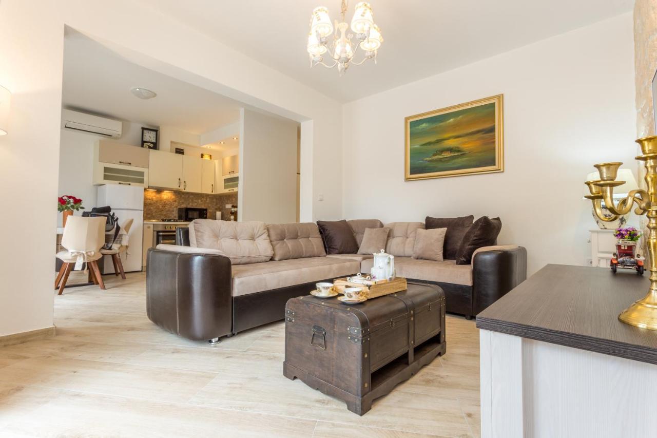Villa Capitis In The Center- Luxury Apartment With Swimming Pool Hvar Town Exterior photo