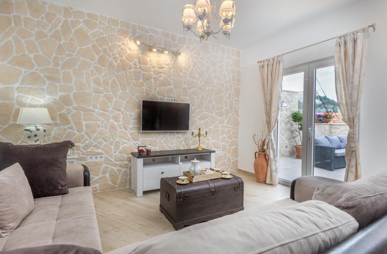 Villa Capitis In The Center- Luxury Apartment With Swimming Pool Hvar Town Exterior photo