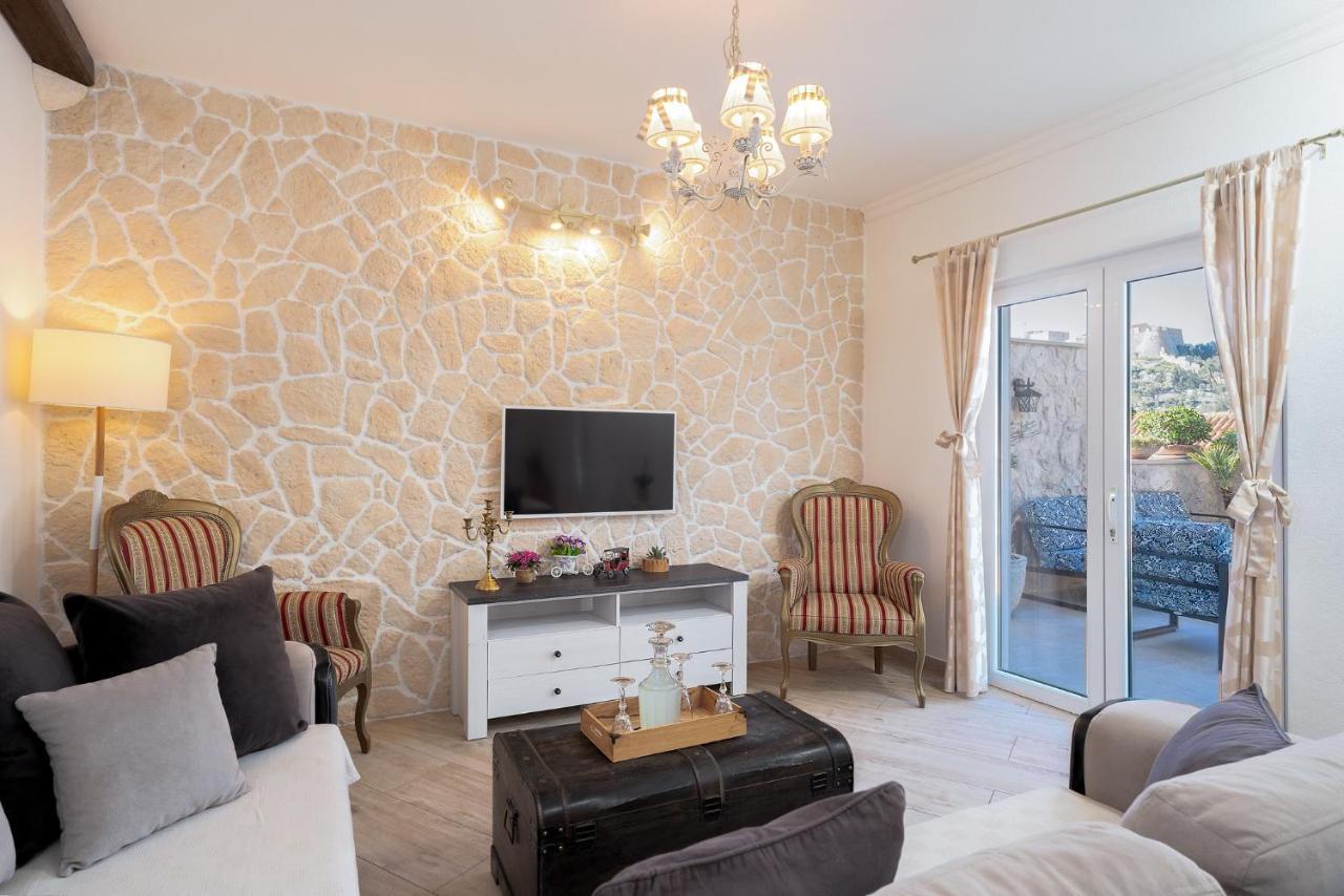Villa Capitis In The Center- Luxury Apartment With Swimming Pool Hvar Town Exterior photo