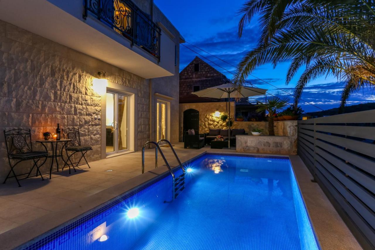 Villa Capitis In The Center- Luxury Apartment With Swimming Pool Hvar Town Exterior photo