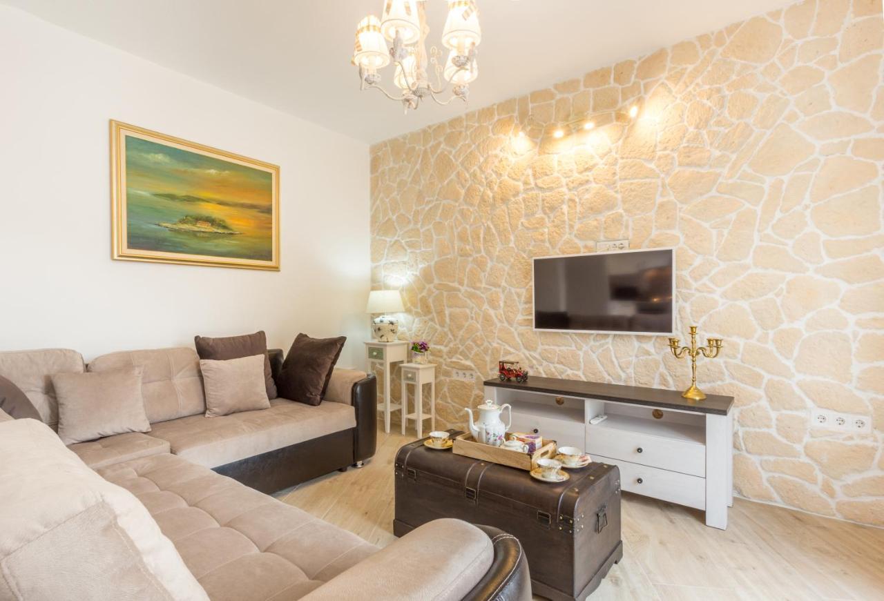 Villa Capitis In The Center- Luxury Apartment With Swimming Pool Hvar Town Exterior photo