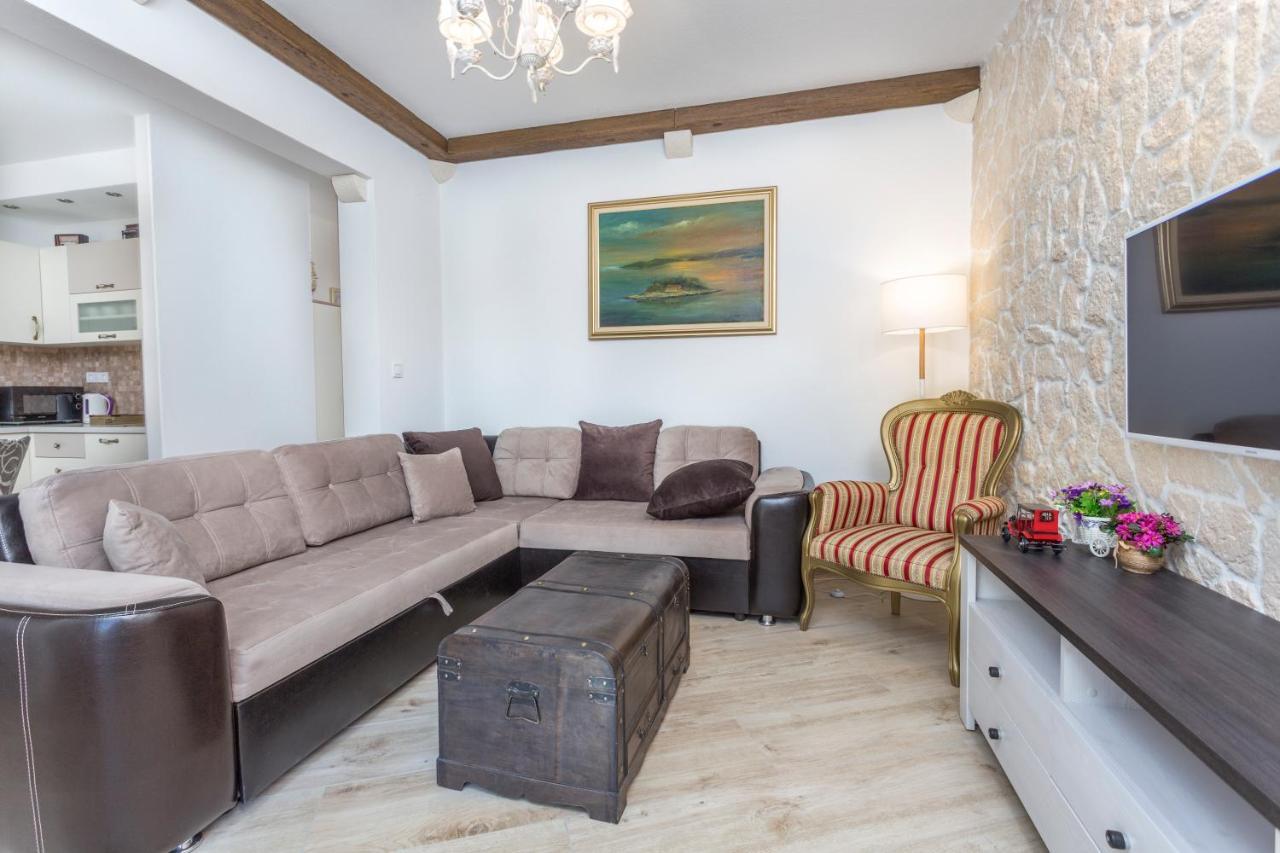 Villa Capitis In The Center- Luxury Apartment With Swimming Pool Hvar Town Exterior photo